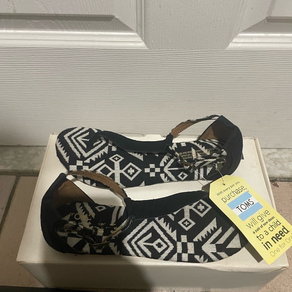 TOMS black and white sandals